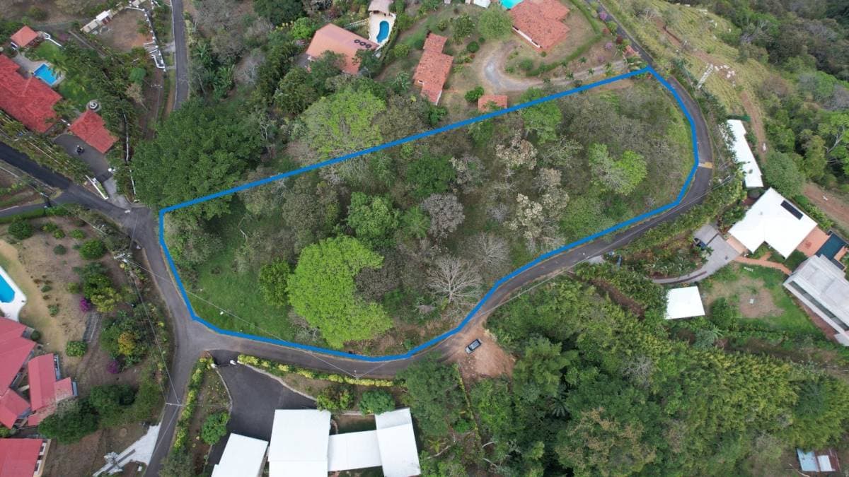 Property at Jesús