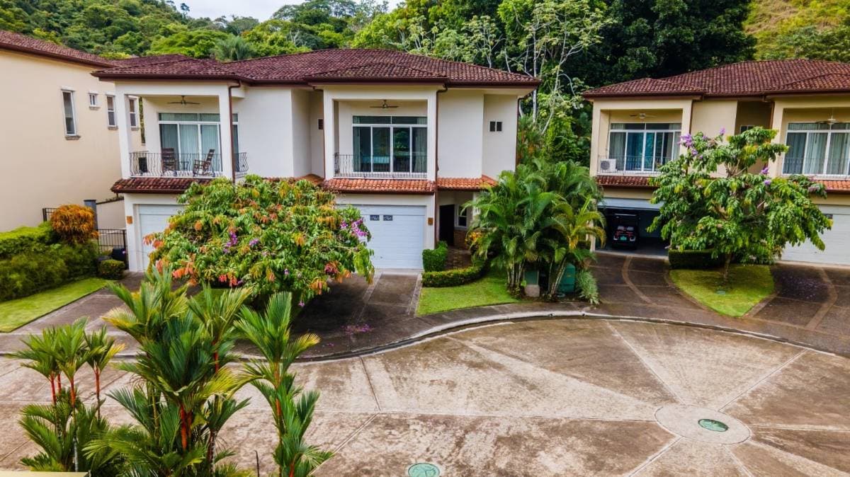 House at Reserva las Lomas