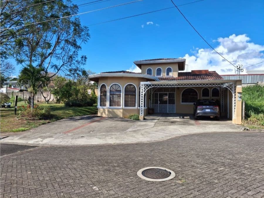 Casa en Altos de Montenegro