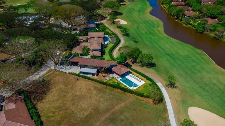 Propiedad en Condominios Llama del Bosque