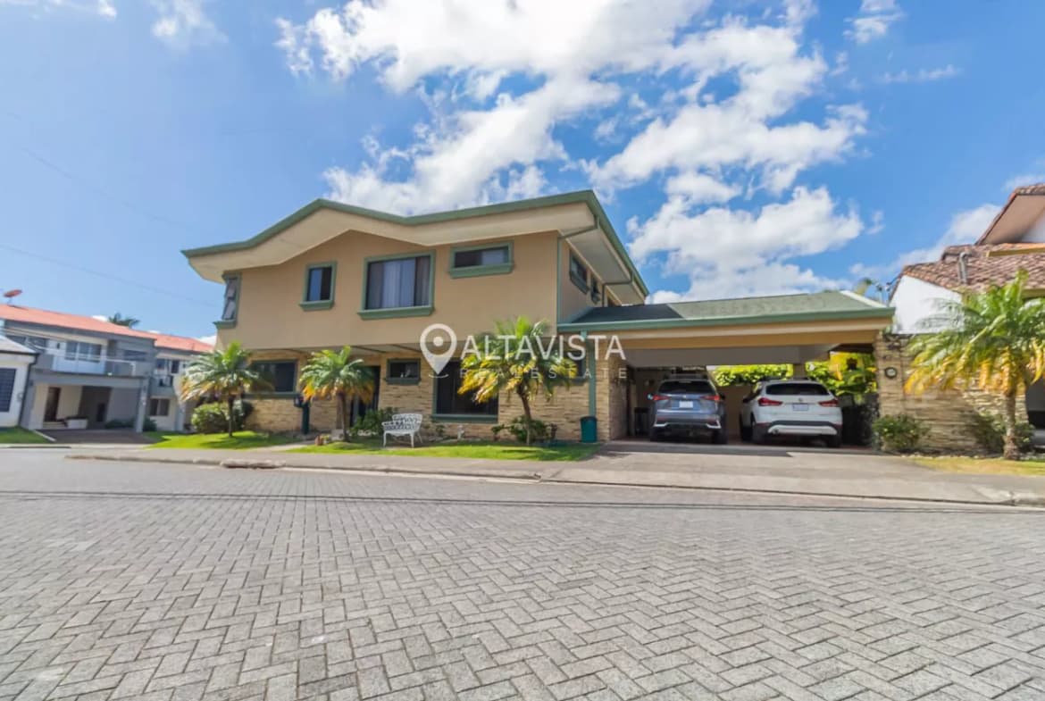 House at Condominio Lomas de Granadilla