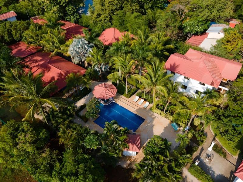 Commercial at Veintisiete de Abril