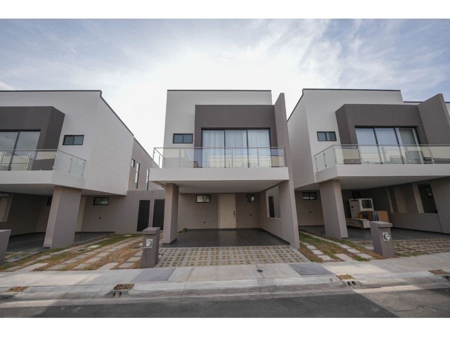 House at Lindora Village