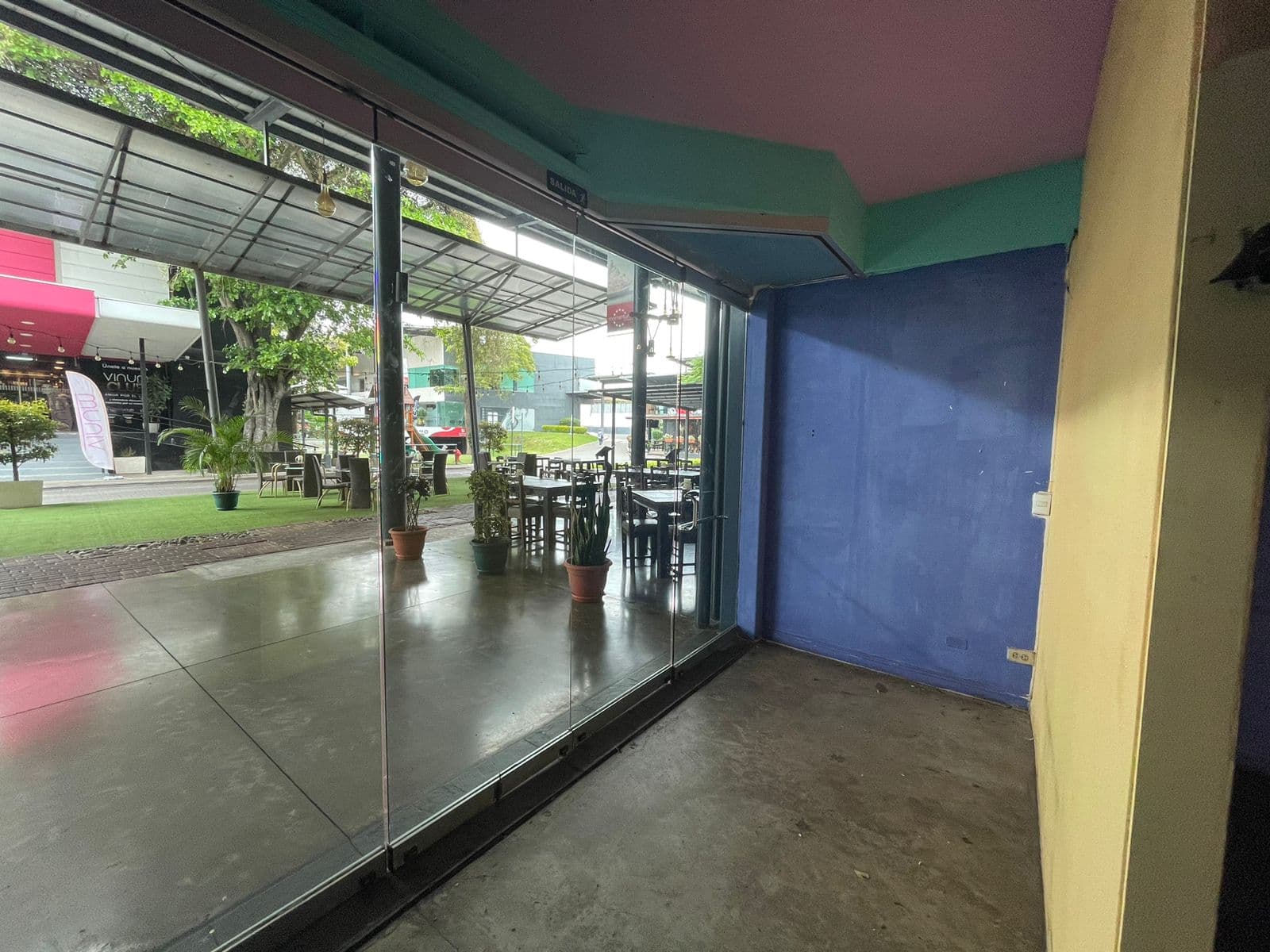 Comercial en Pozos