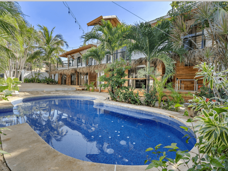 Comercial en Tamarindo