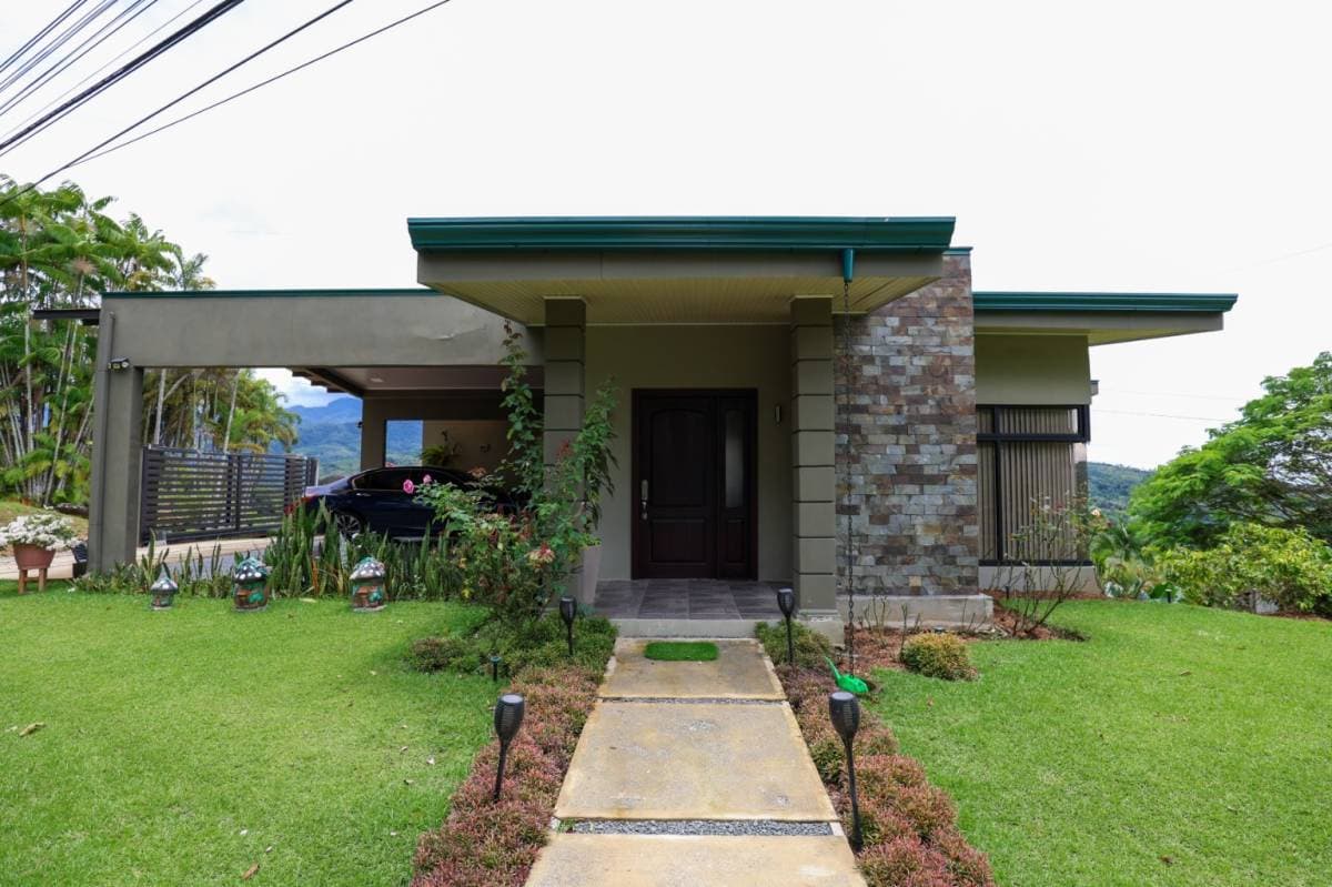 House at Condominio Miravalles