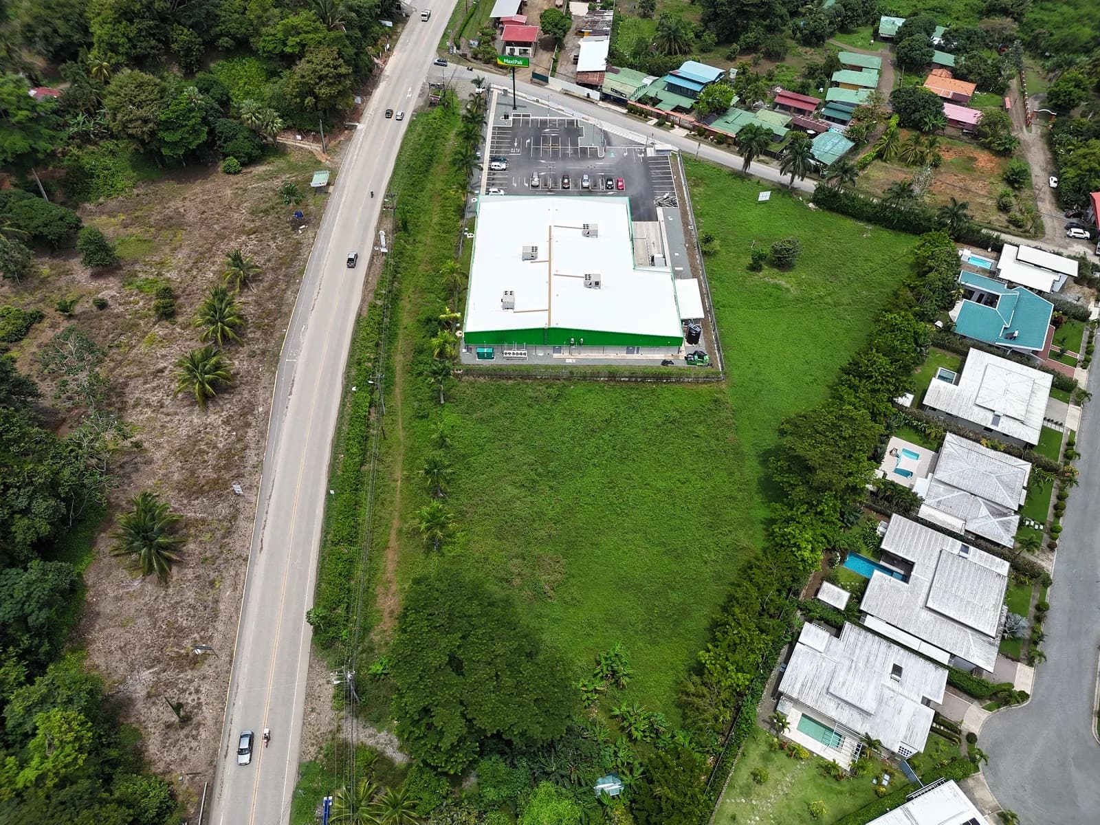 Comercial en Bahía Ballena