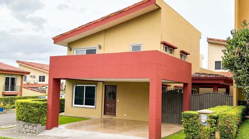 Casa en Condominio Bosques de Velarde