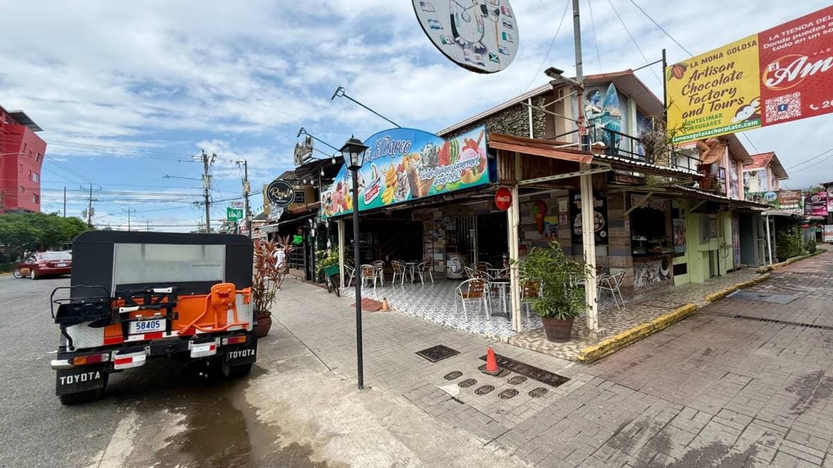 Comercial en Centro Comercial El Barco