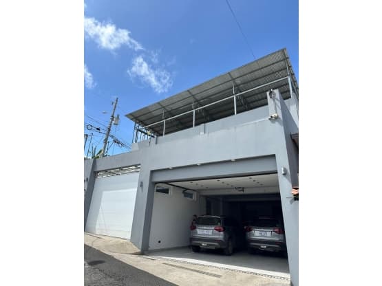 Edificio en San Isidro