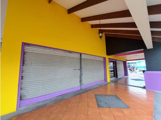 Comercial en Plaza Vistana Lindora