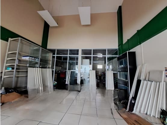 Comercial en Plaza Vistana Lindora