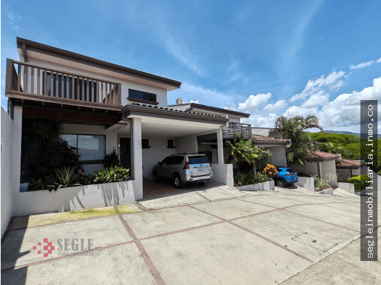House at Condominio Loma Real