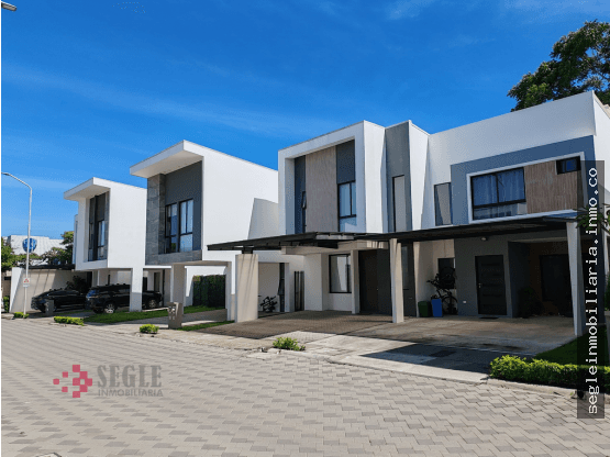 House at Condominio Santa Ana Boulevard