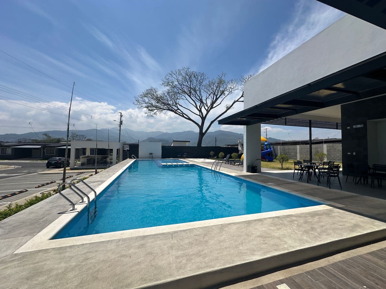 Propiedad en Condominio Robles de Lindora