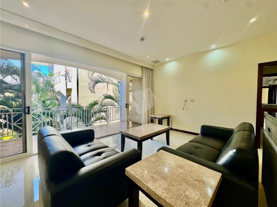 Lujoso apartamento con línea blanca cerca del cruce de Escazú