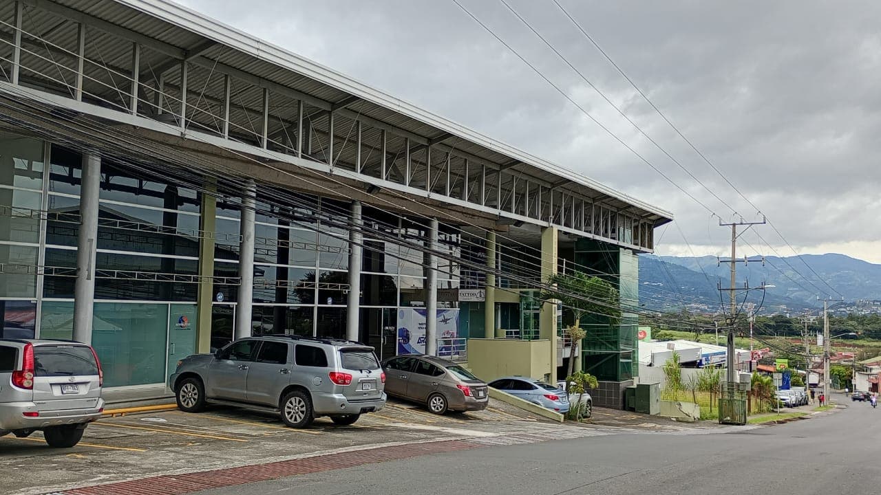 Commercial at Ulloa