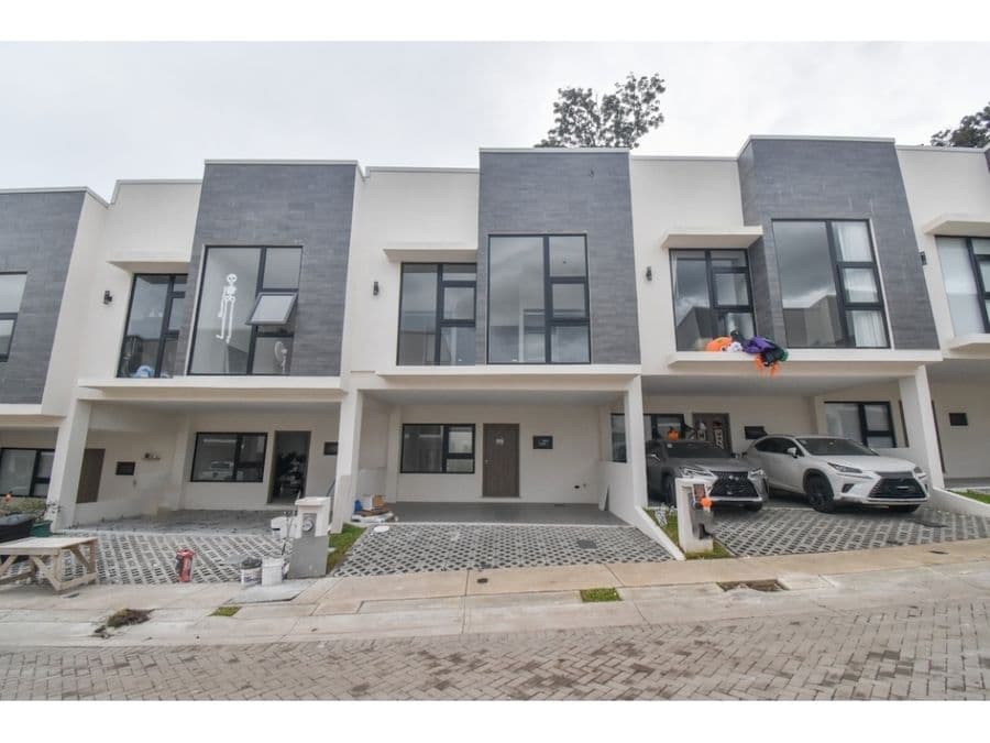 House at Santa Ana Urbano