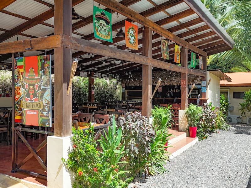 Comercial en Bahía Ballena