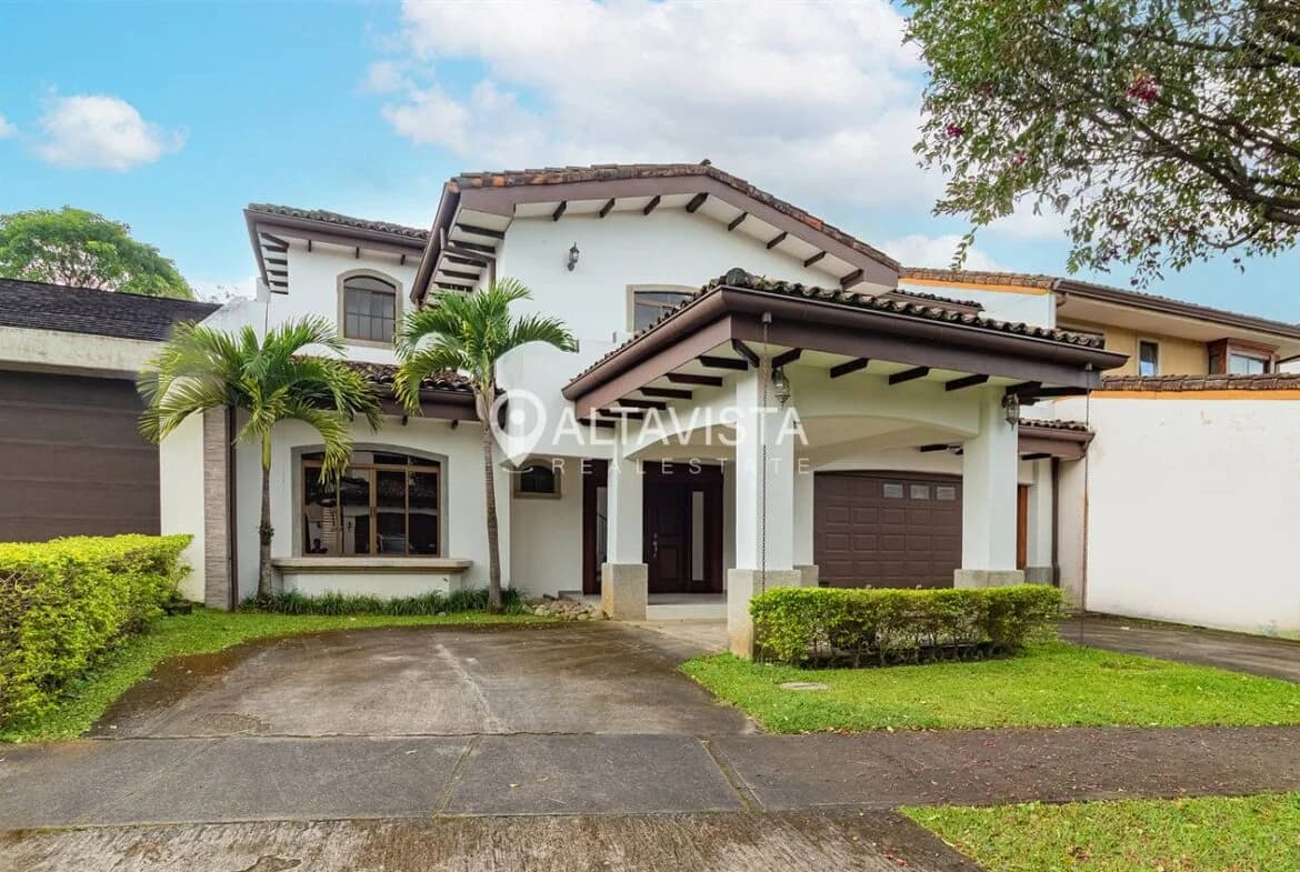 Casa en Condominio Vía Cipres