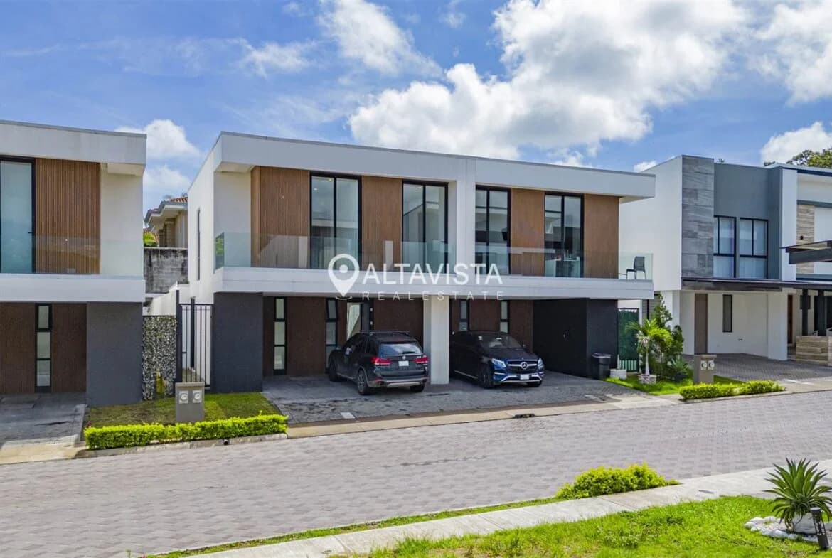 House at Condominio Santa Ana Boulevard
