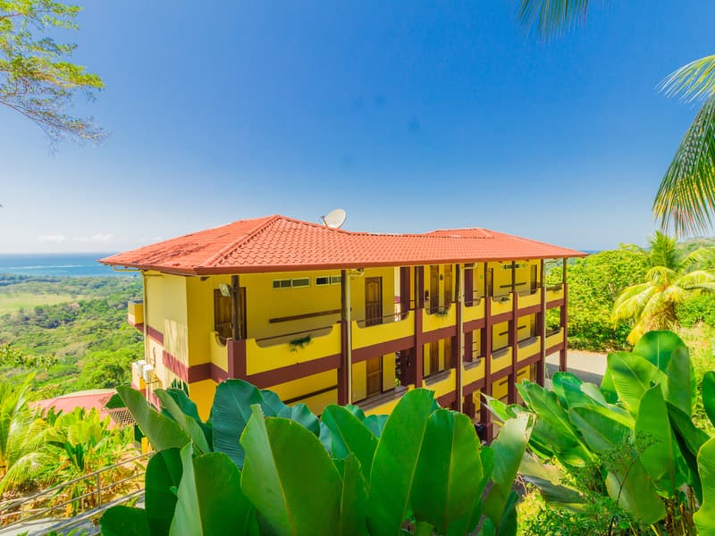 Comercial en Bahía Ballena