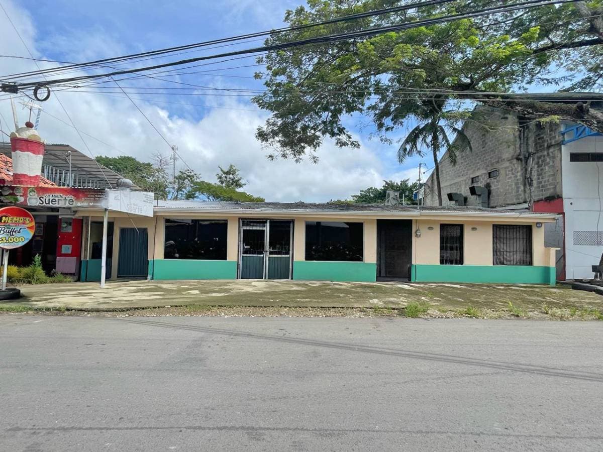 Retail space at El Roble