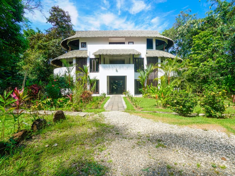 Comercial en Bahía Ballena