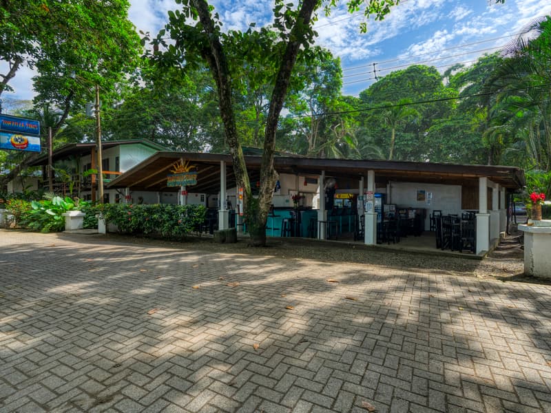 Comercial en Bahía Ballena