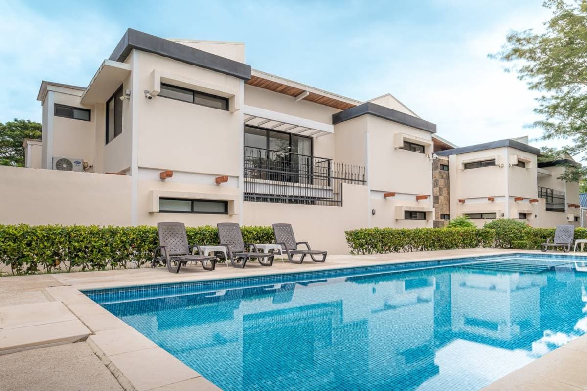 Comercial en Playa Potrero