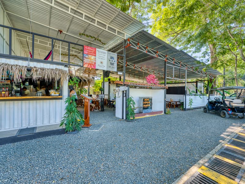 Comercial en Tempate