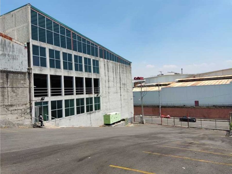 Edificio en Mata de Plátano