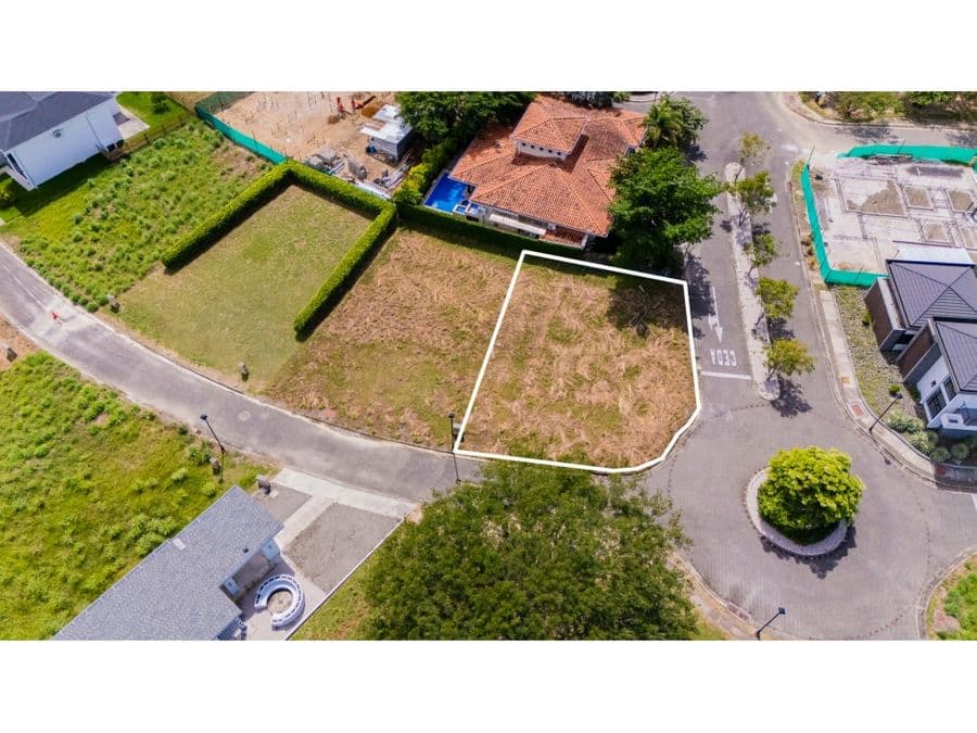 Terreno en Condominio Parque del Encino