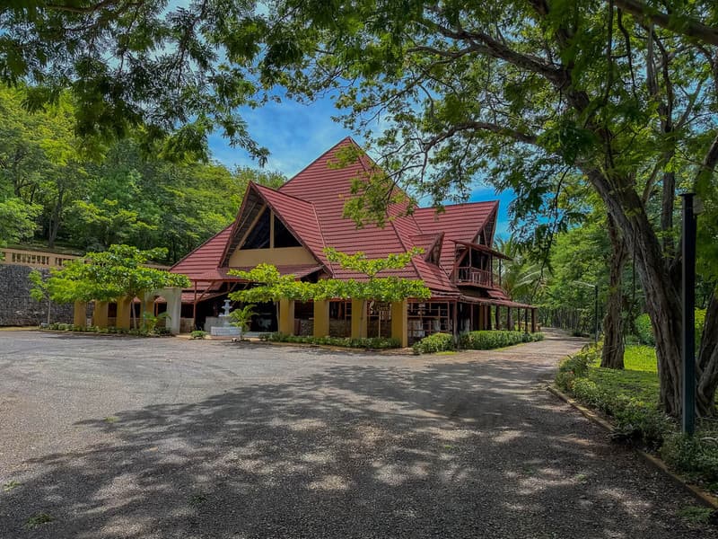 Comercial en Sardinal