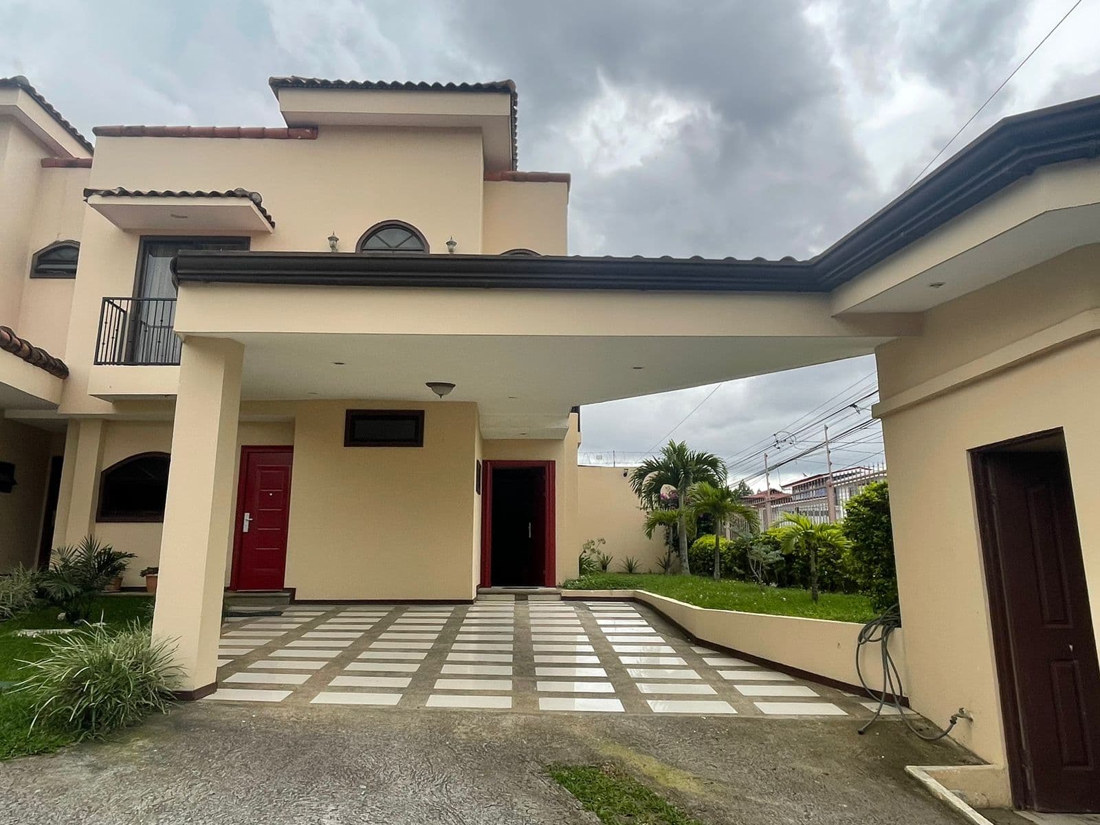 Propiedad en Residencial Lomas de Ayarco