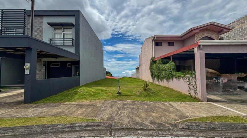 Terreno en Condominio Lomas de Montes de Oca