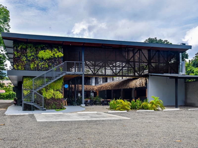 Comercial en Bahía Ballena