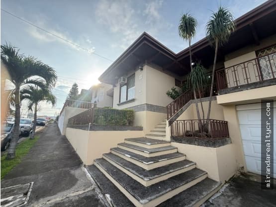 House at Residencial La Tropicana