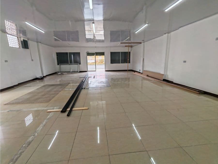 Comercial en Mercedes