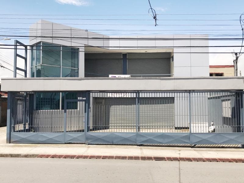Comercial en Occidental
