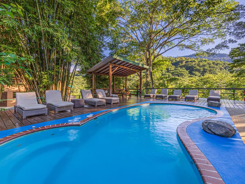 Comercial en Bahía Ballena